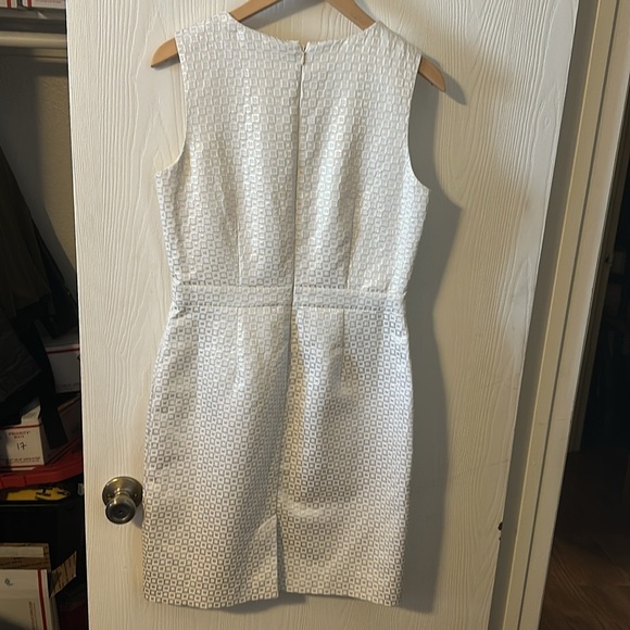 Banana republic Lovely cream dress with metallic sheen to it. NWTs size 6 - Picture 5 of 6